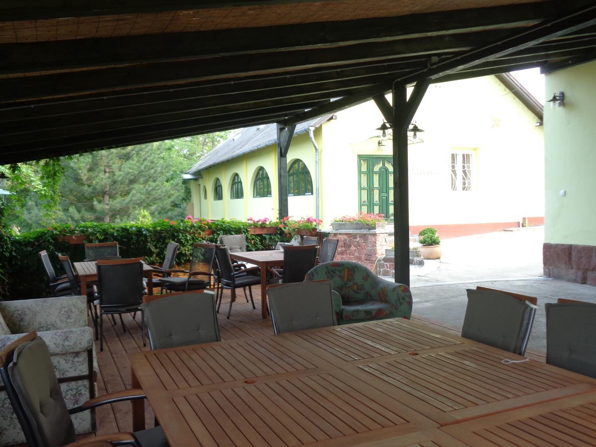 Arnyas Park Apartmanhaz Bed and Breakfast Balatonalmádi Εξωτερικό φωτογραφία